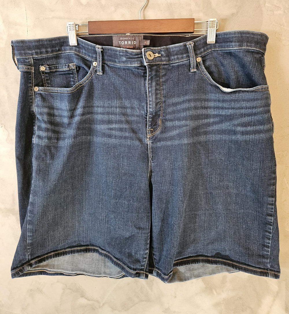Torrid Sky High Skinny Women's Blue Denim Shorts Size 26 High Rise Stretch
